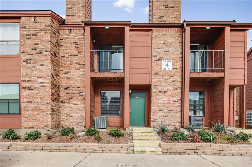 904 University Oaks Boulevard - Photo 1