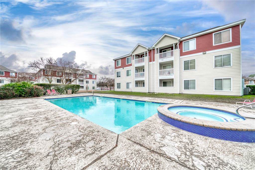517 Southwest Parkway - Photo 1