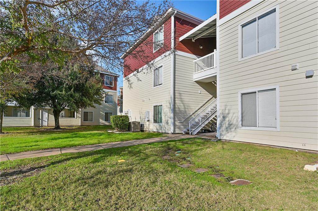 515 Southwest Parkway - Photo 1