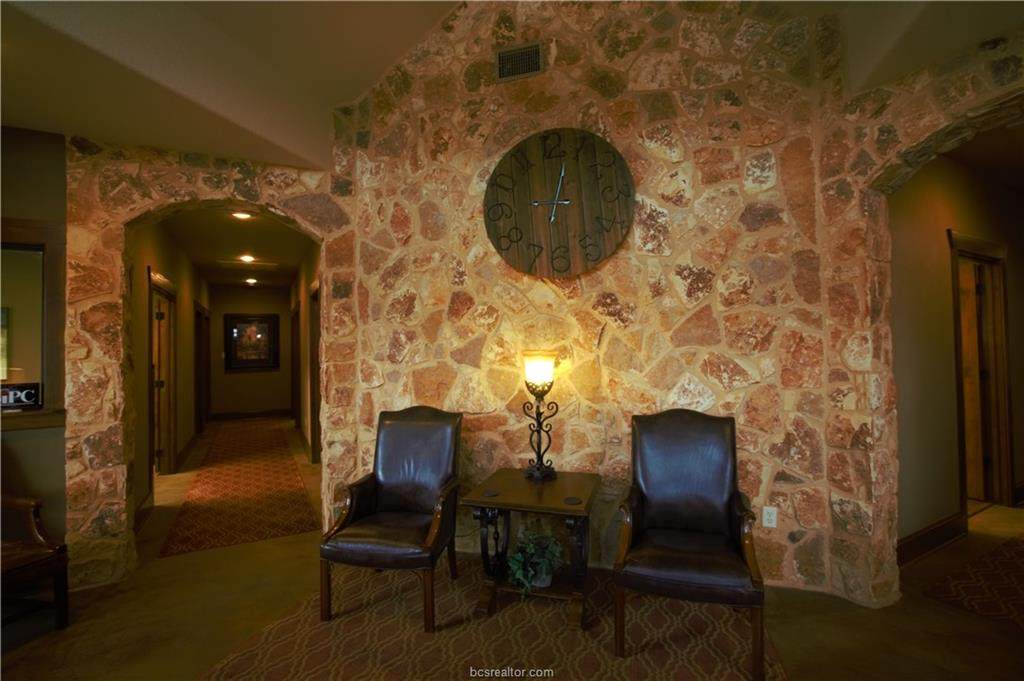 6750 Victoria, Suite 6 Avenue - Photo 1