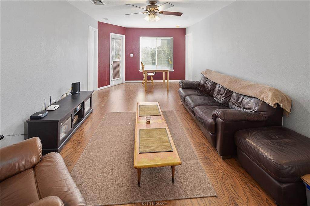 527 Southwest Parkway - Photo 1