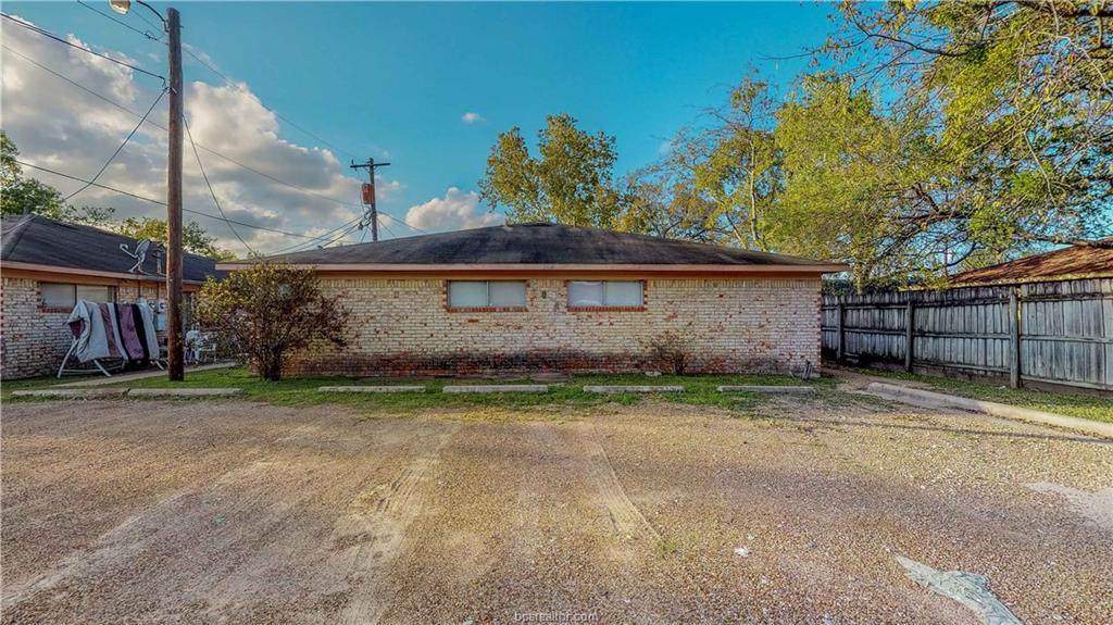 204 Lynn Drive - Photo 1