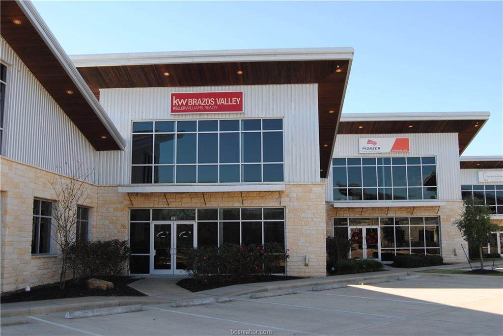 3091 University Drive - Photo 1