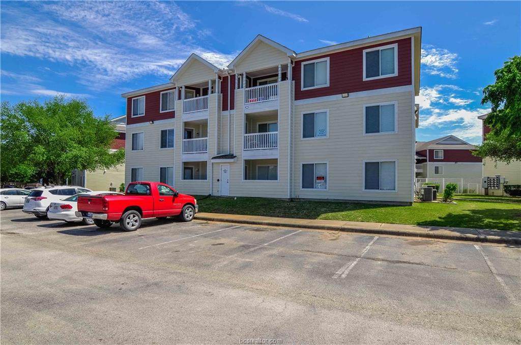 523 Southwest Parkway - Photo 1