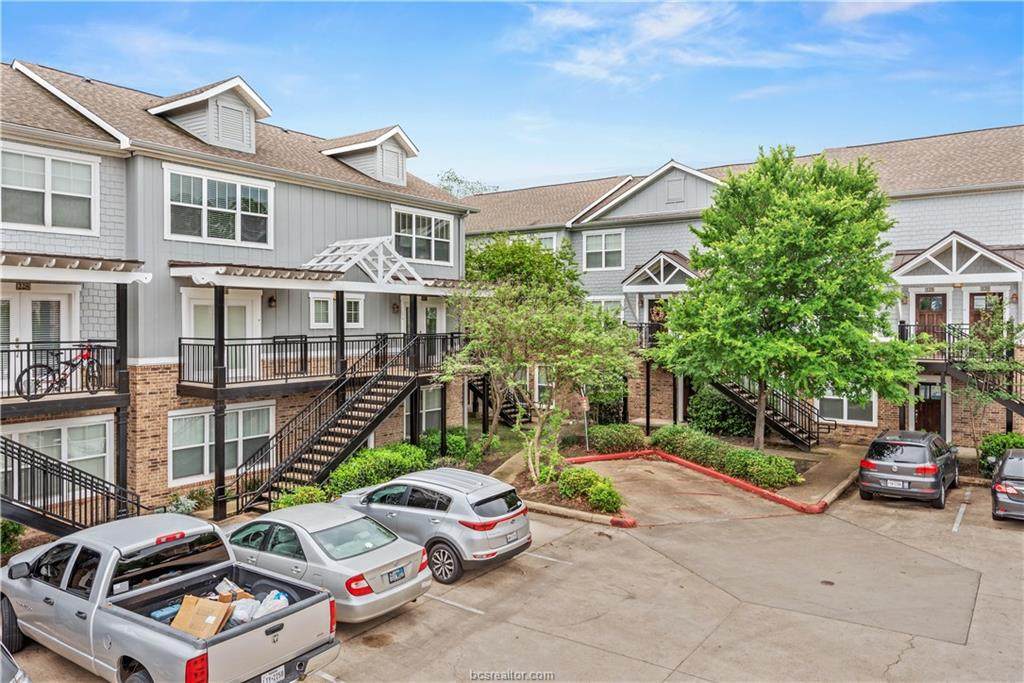 1725 Harvey Mitchell Parkway - Photo 1 1725 Harvey Mitchell Parkway - Photo 1