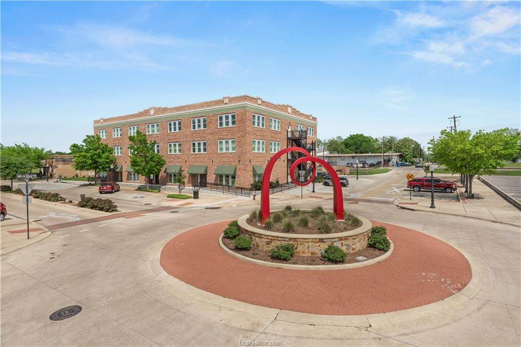 401 Main Street - Photo 1