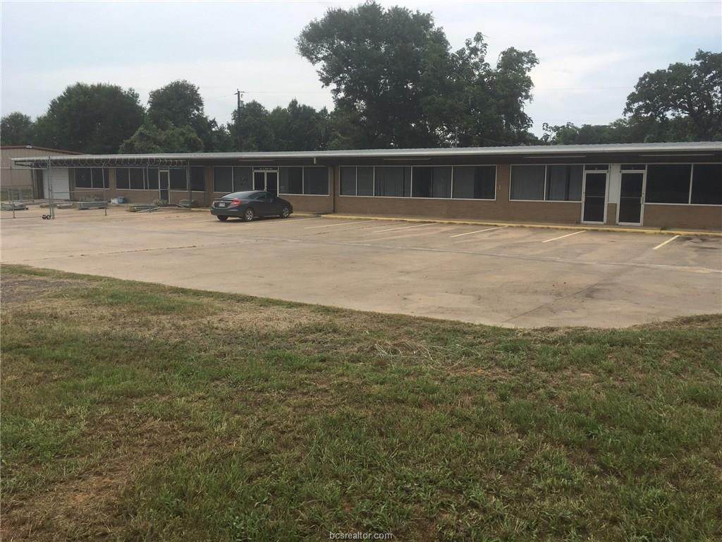 613 W Mexia Hwy - Photo 1