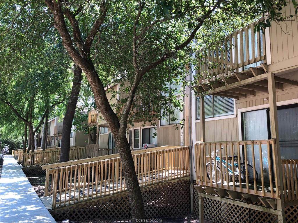 1212-1218 Holik Drive - Photo 1