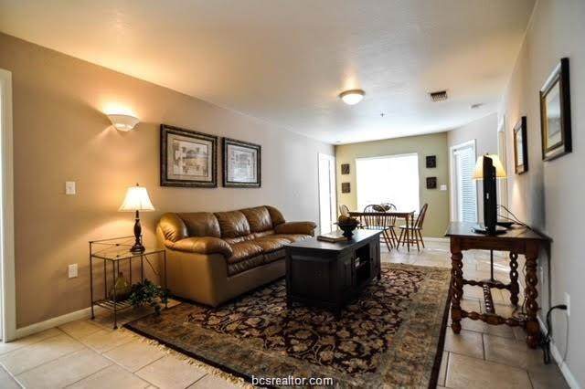 525 Southwest Parkway - Photo 1
