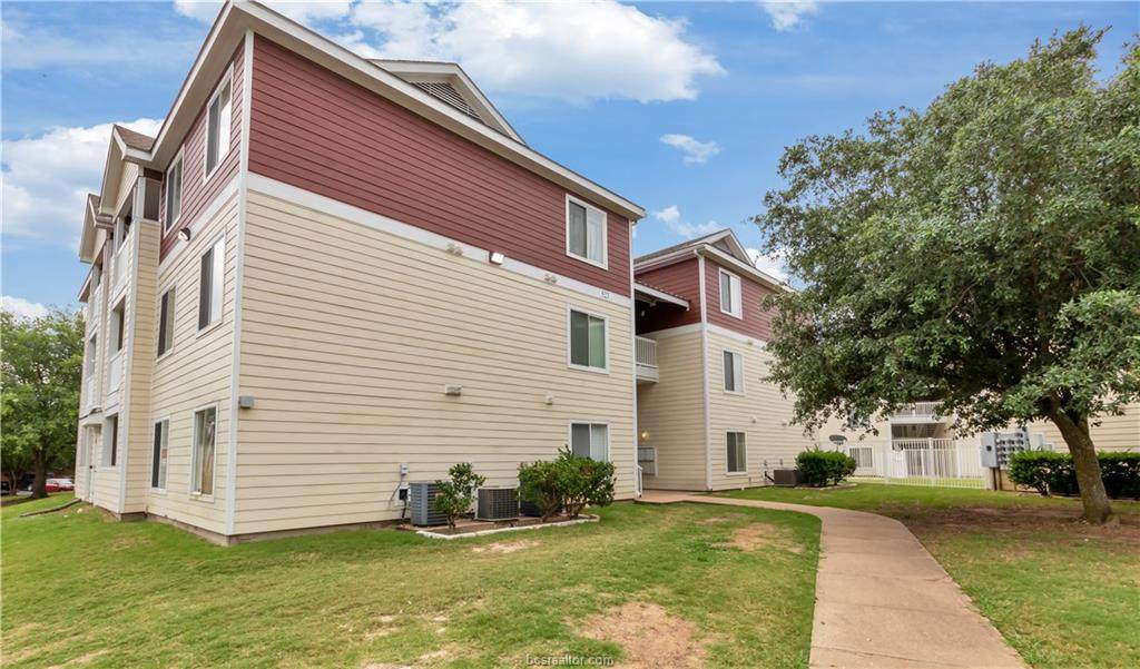 523 Southwest Parkway - Photo 1