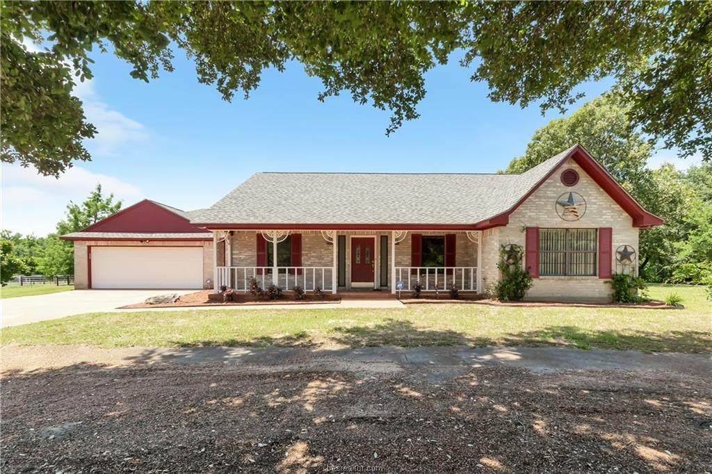 960 Leona Boulevard - Photo 1