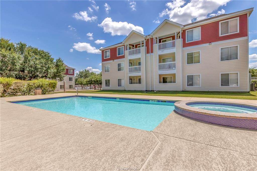 521 Southwest Parkway - Photo 1