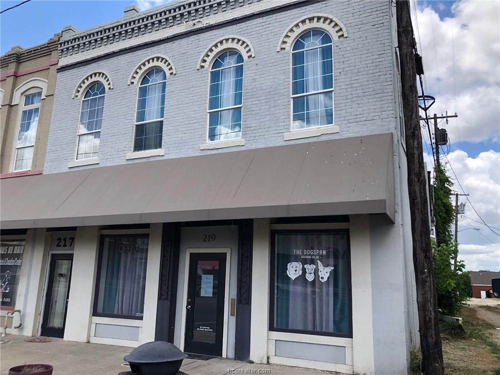 217 Main (Fm908) - Photo 1