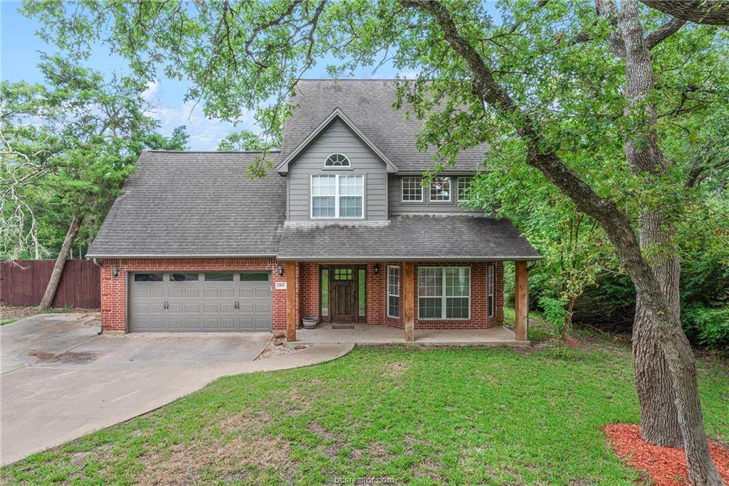 1903 Pinewood Drive - Photo 1