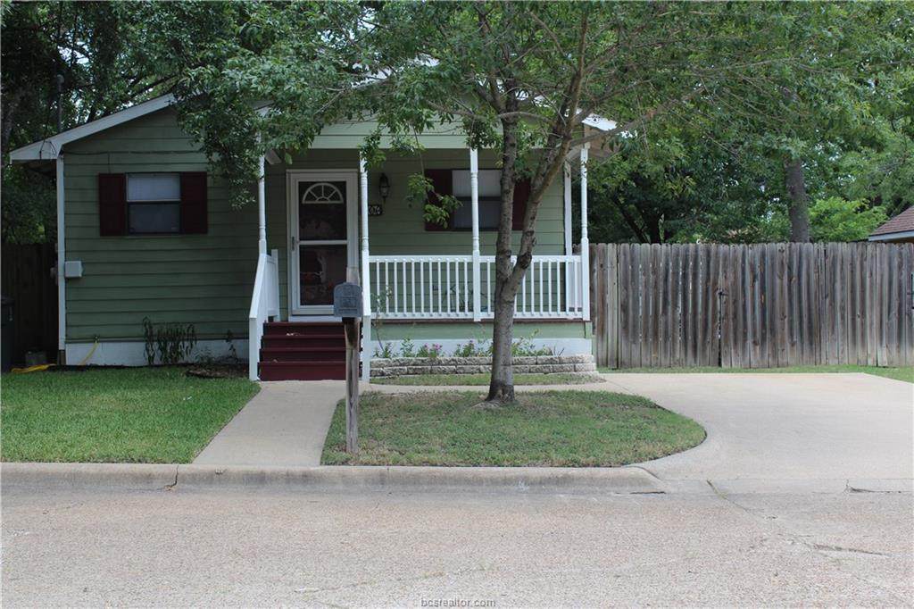 906 Travis Street - Photo 1
