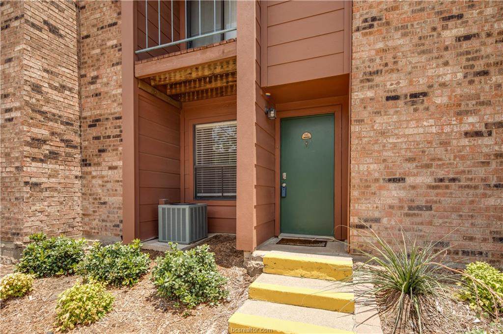 904 University Oaks - Photo 1