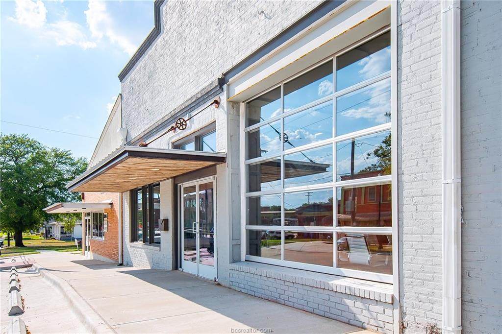 302 26th Street - Photo 1
