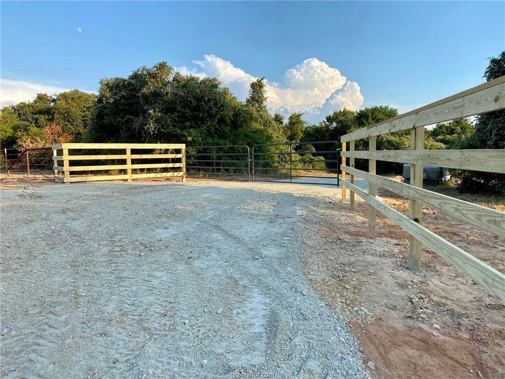 1411 Maris Lane - Photo 1