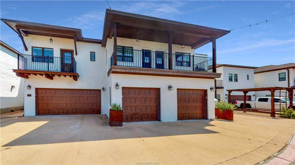 203 Brentwood Drive - Photo 1
