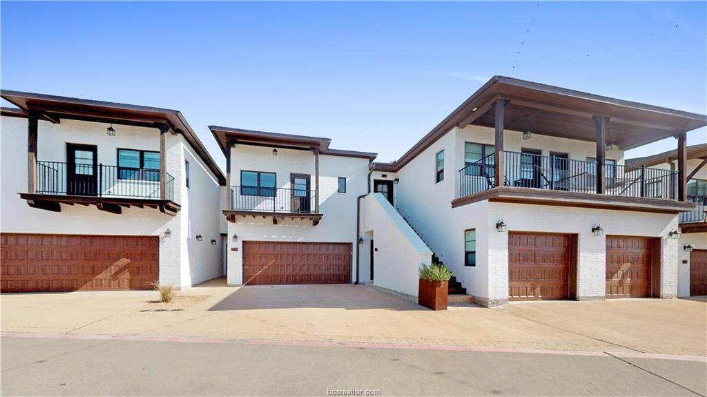 203 Brentwood Drive - Photo 1
