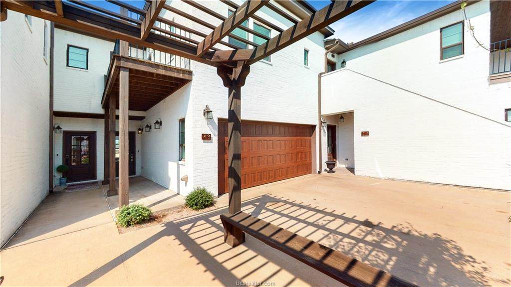 203 Brentwood Drive - Photo 1