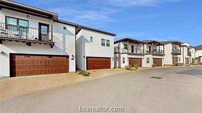 203 Brentwood Drive - Photo 1