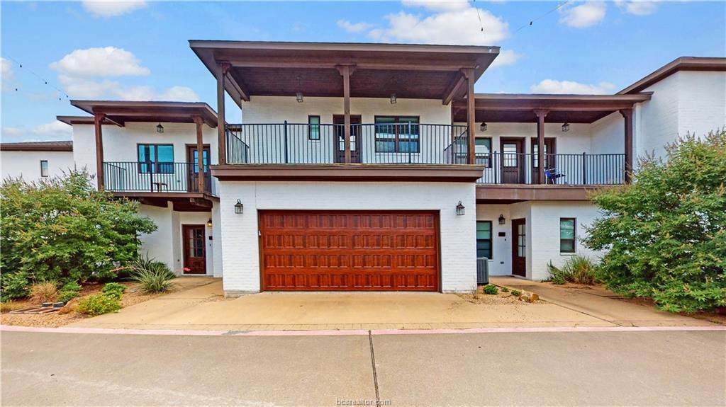203 Brentwood Drive - Photo 1