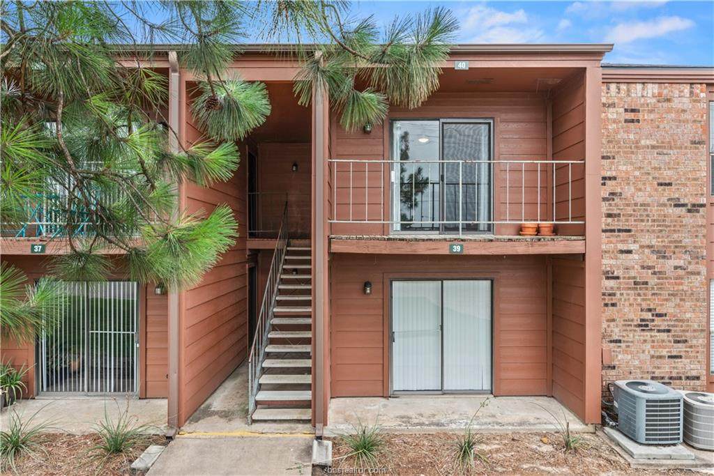 904 University Oaks - Photo 1