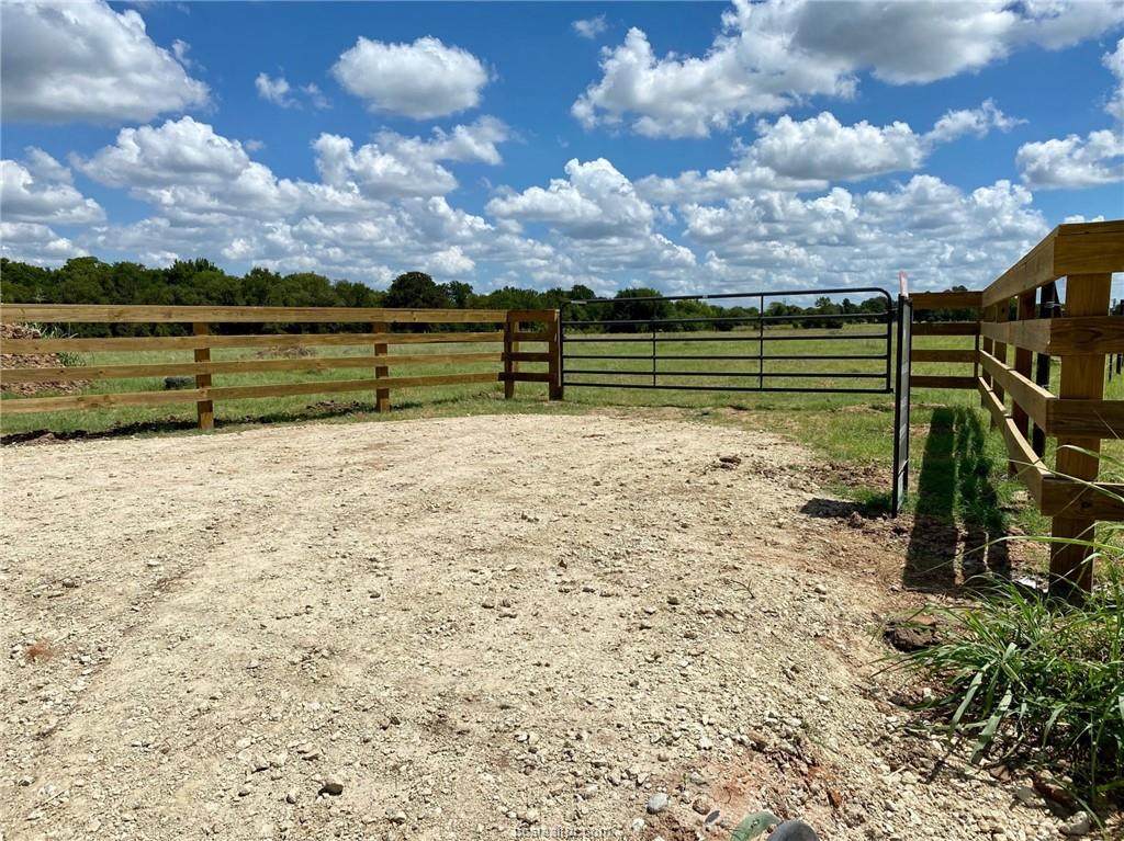 8309 South Hickory Loop - Photo 1