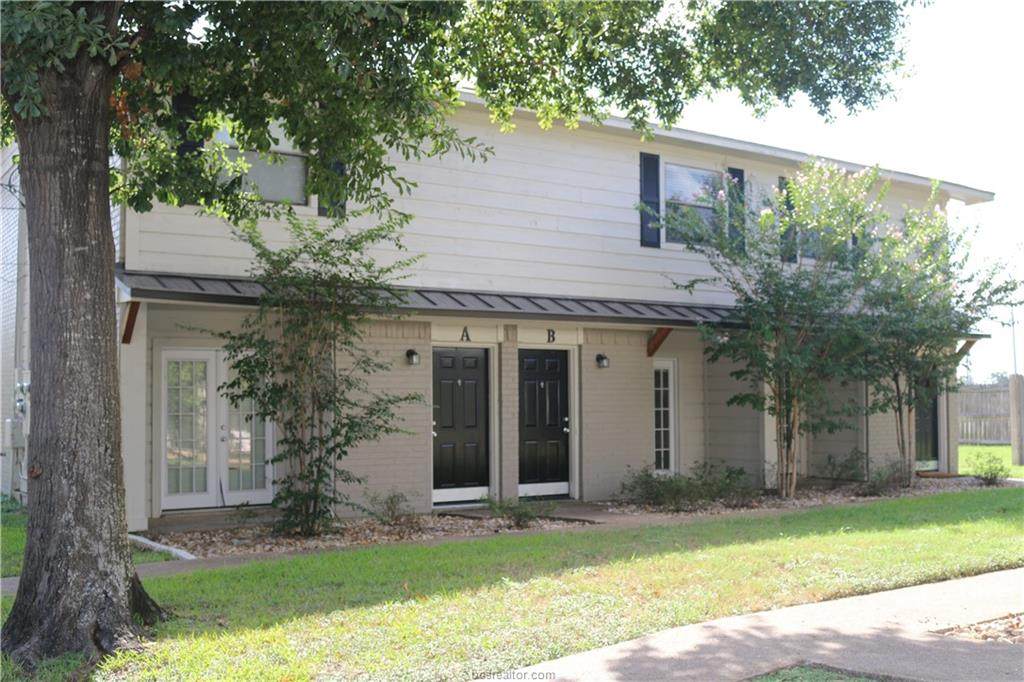 1400 Summit Street - Photo 1
