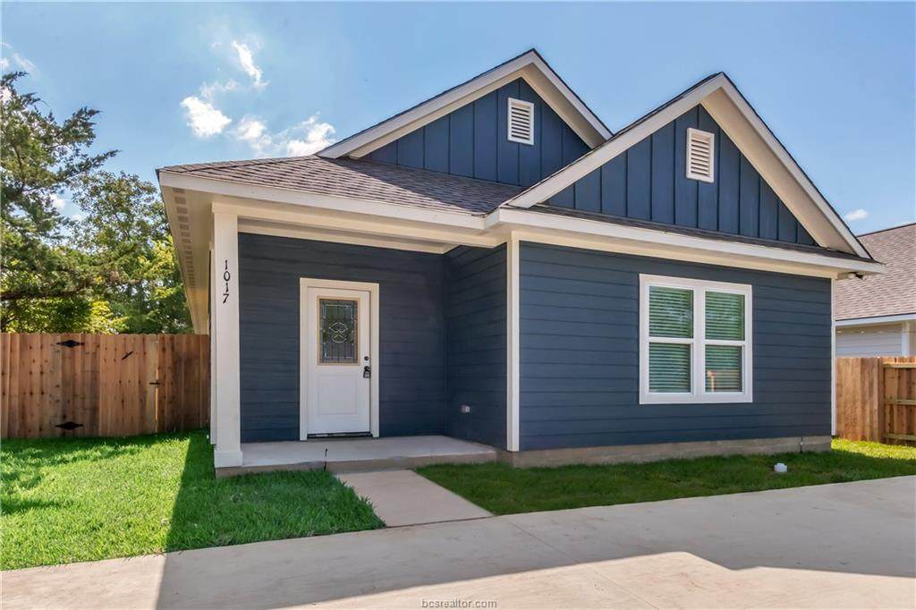 1017 Henderson - Photo 1