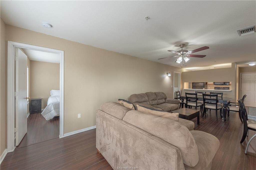 523 Southwest Parkway - Photo 1