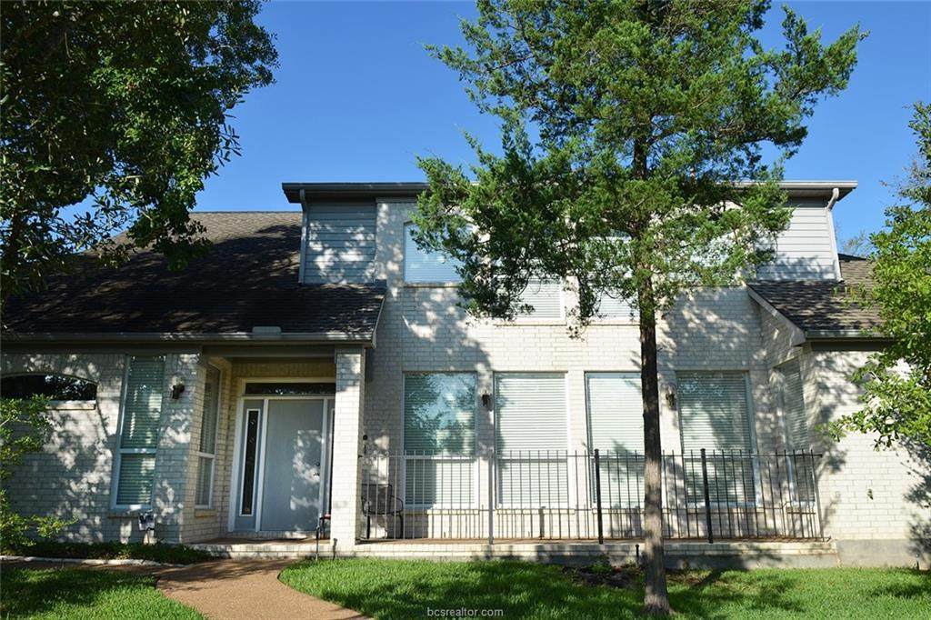 1315 Essex Green - Photo 1