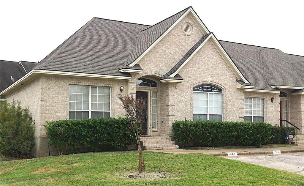 227 Navarro - Photo 1
