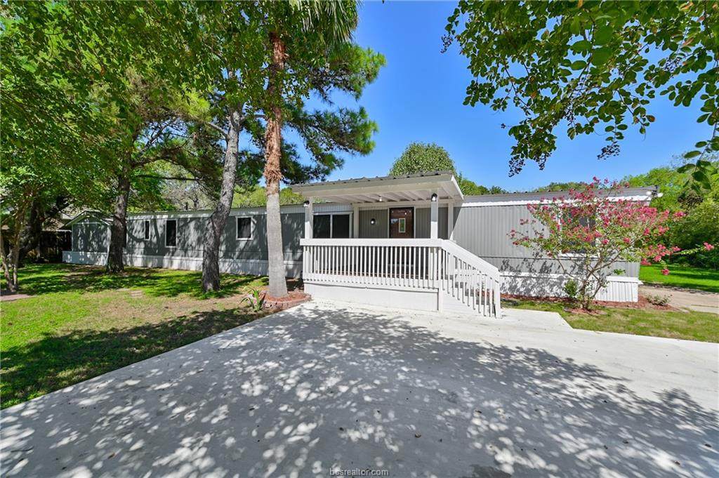 1601 Pin Oak Street - Photo 1
