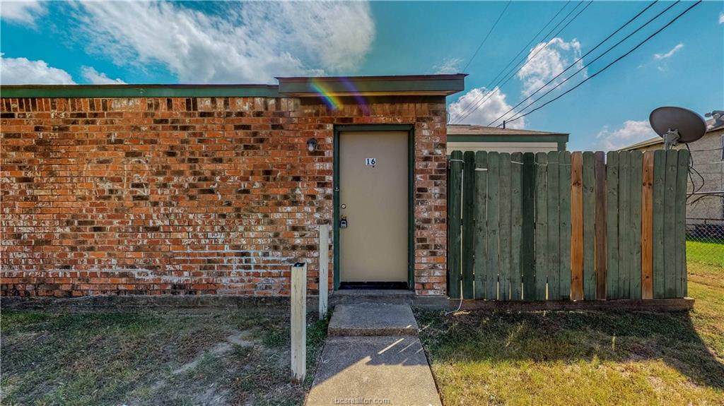 725 Peppertree Drive - Photo 1