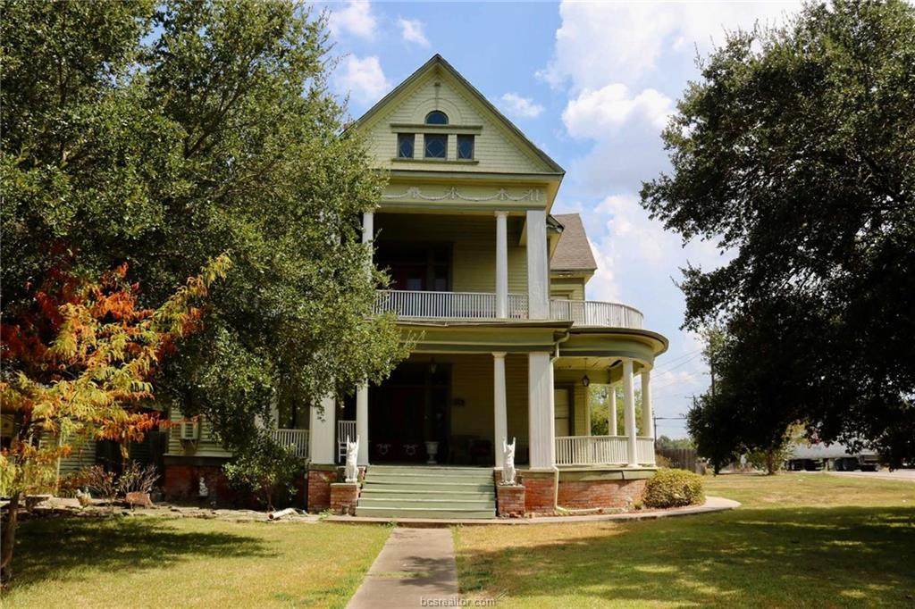 606 10th Street - Photo 1