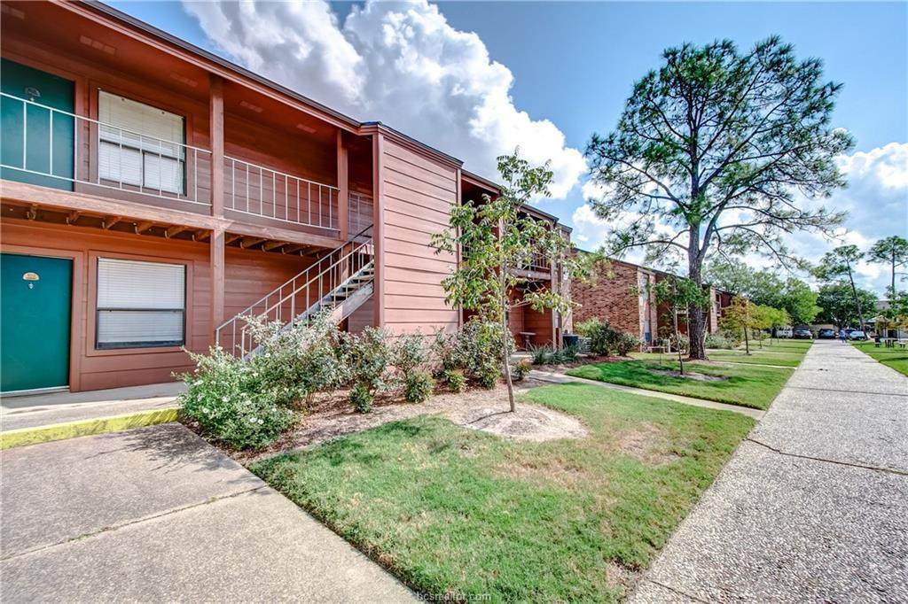 904 University Oaks Boulevard - Photo 1