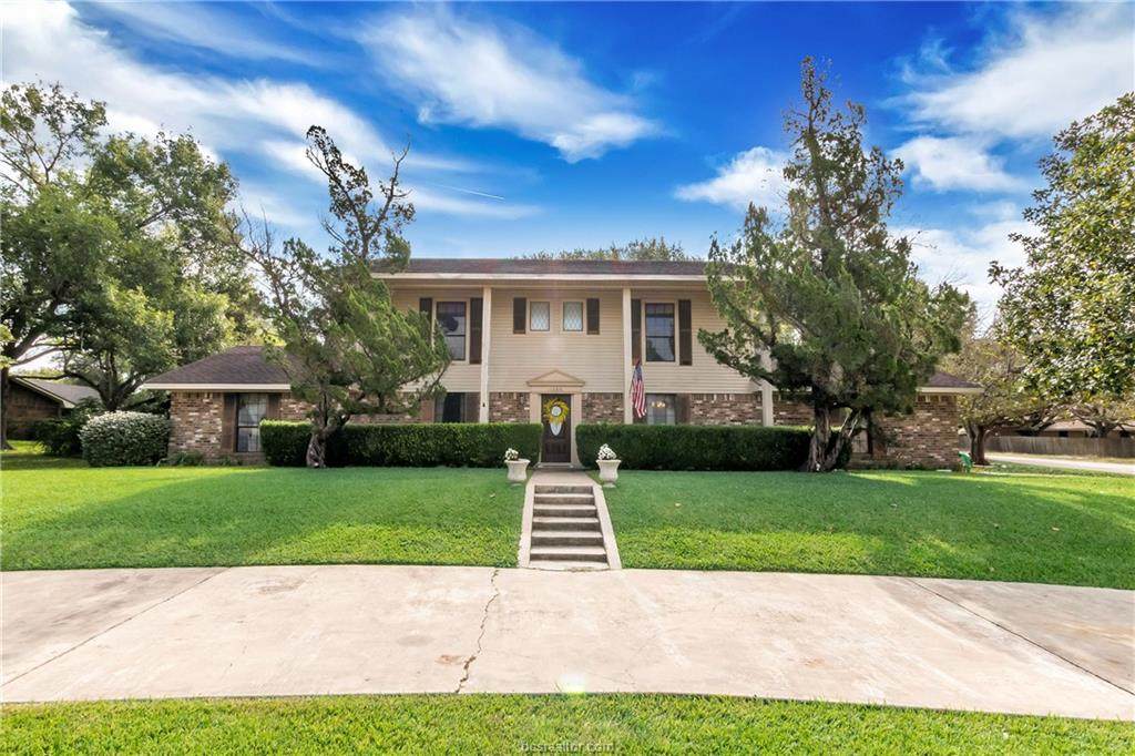 1604 Neal Street - Photo 1