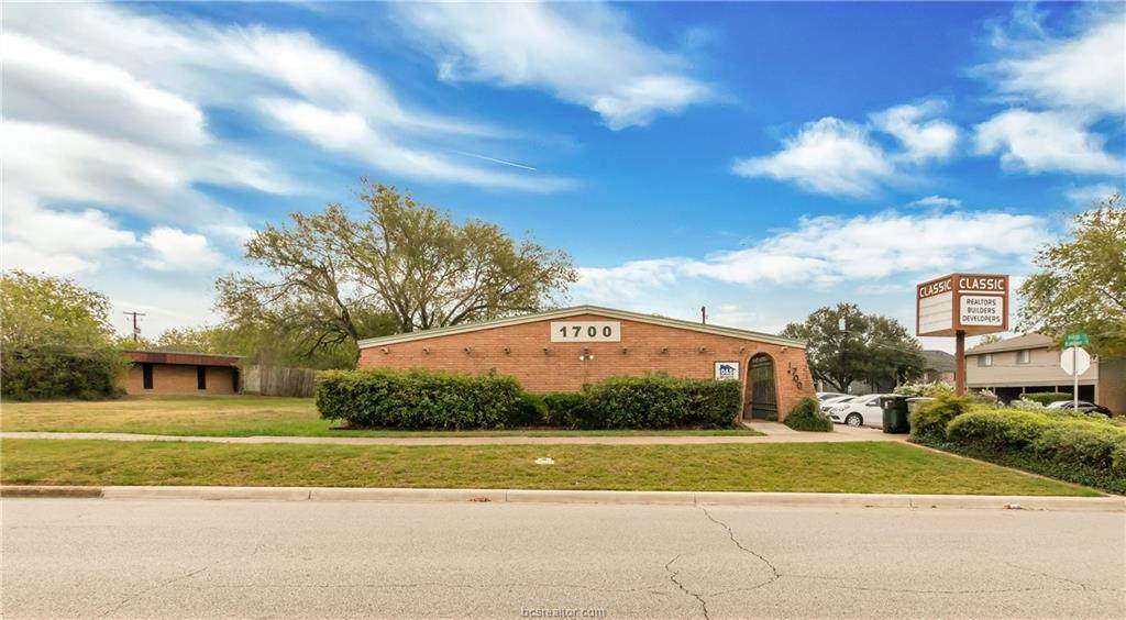 1700 Barak Lane - Photo 1
