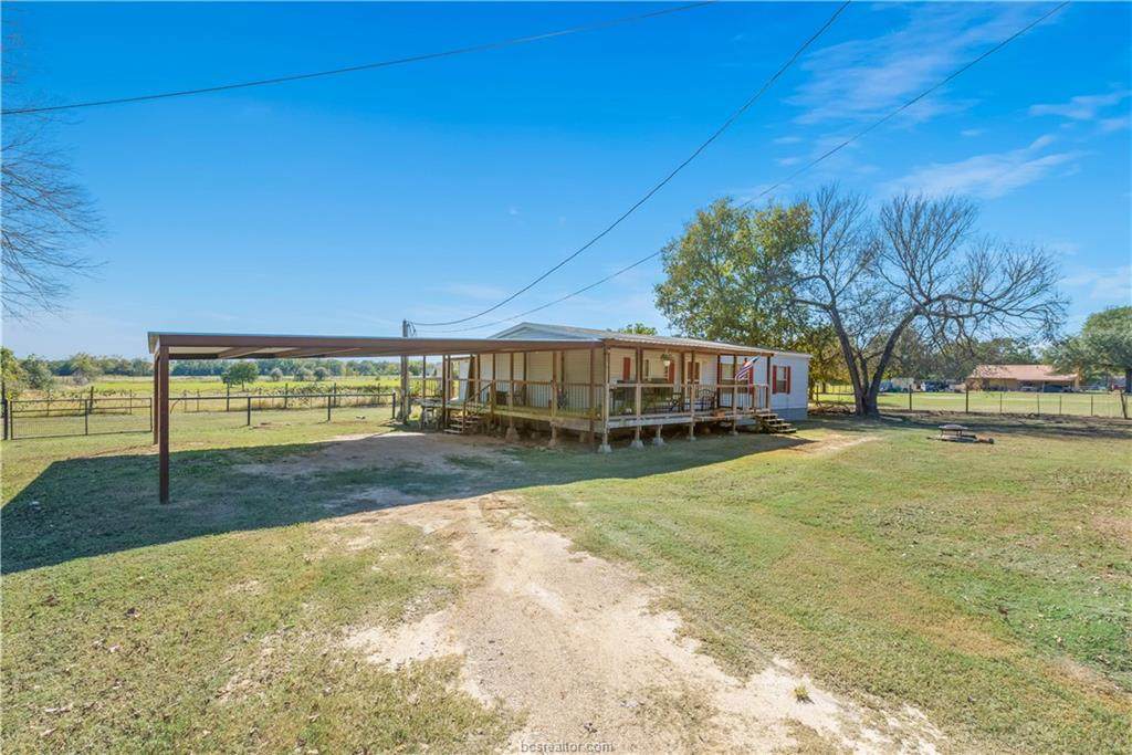 631 E Holdiness - Photo 1