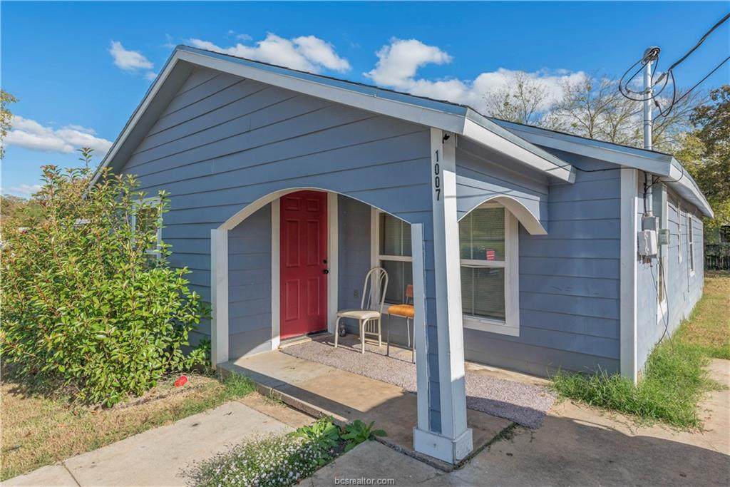 1007 Rollins - Photo 1