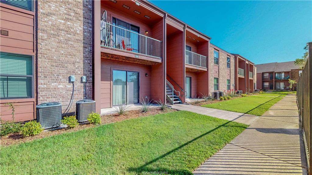 904 University Oaks Boulevard - Photo 1