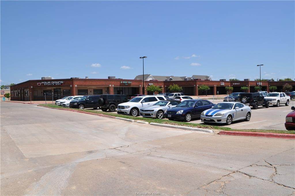 702 University Drive E - Photo 1