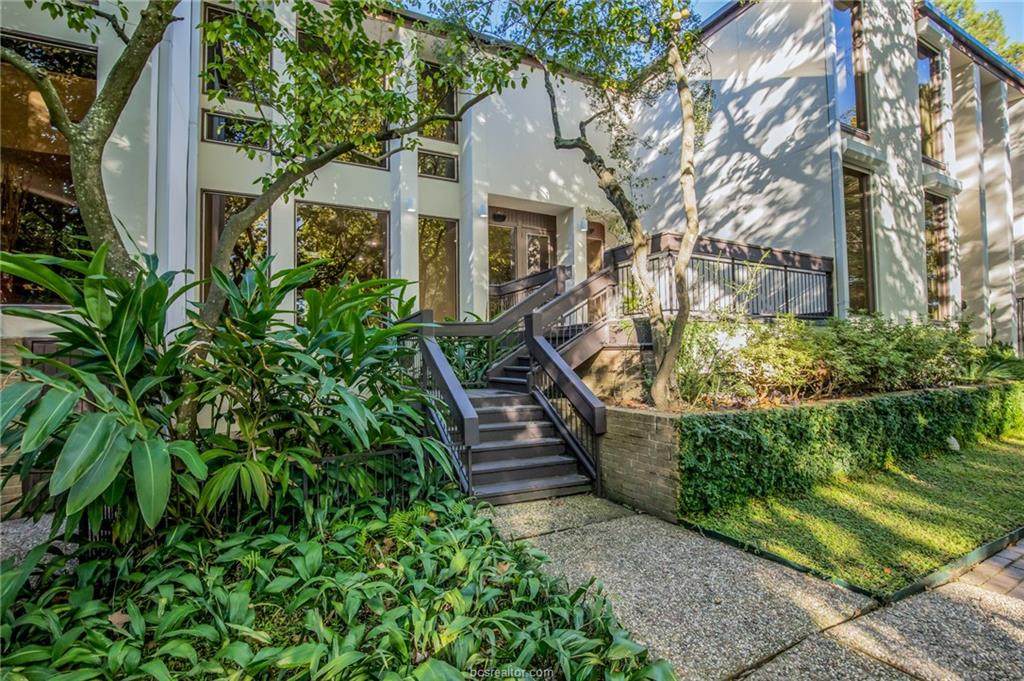 45 Briar Hollow - Photo 1