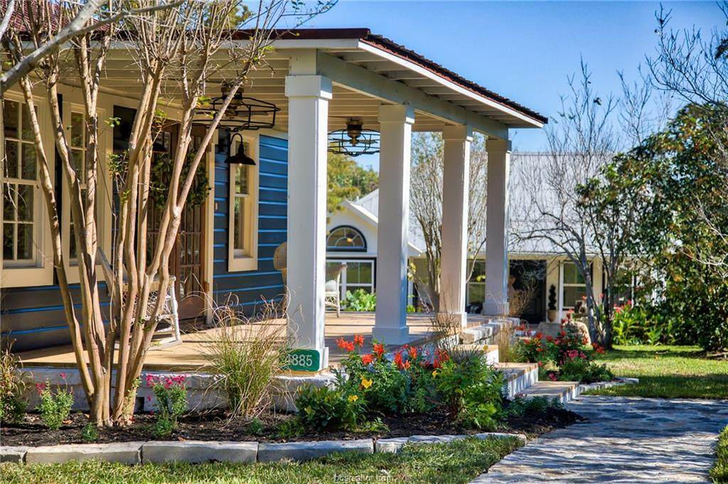 4875 Main St - Photo 1