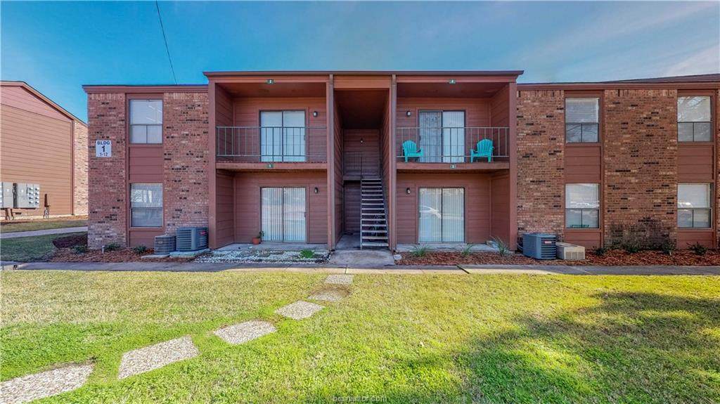 904 University Oaks Boulevard - Photo 1