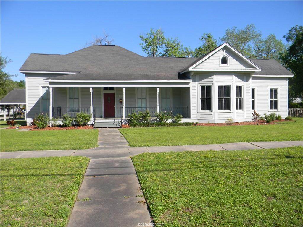 903 Washington - Photo 1