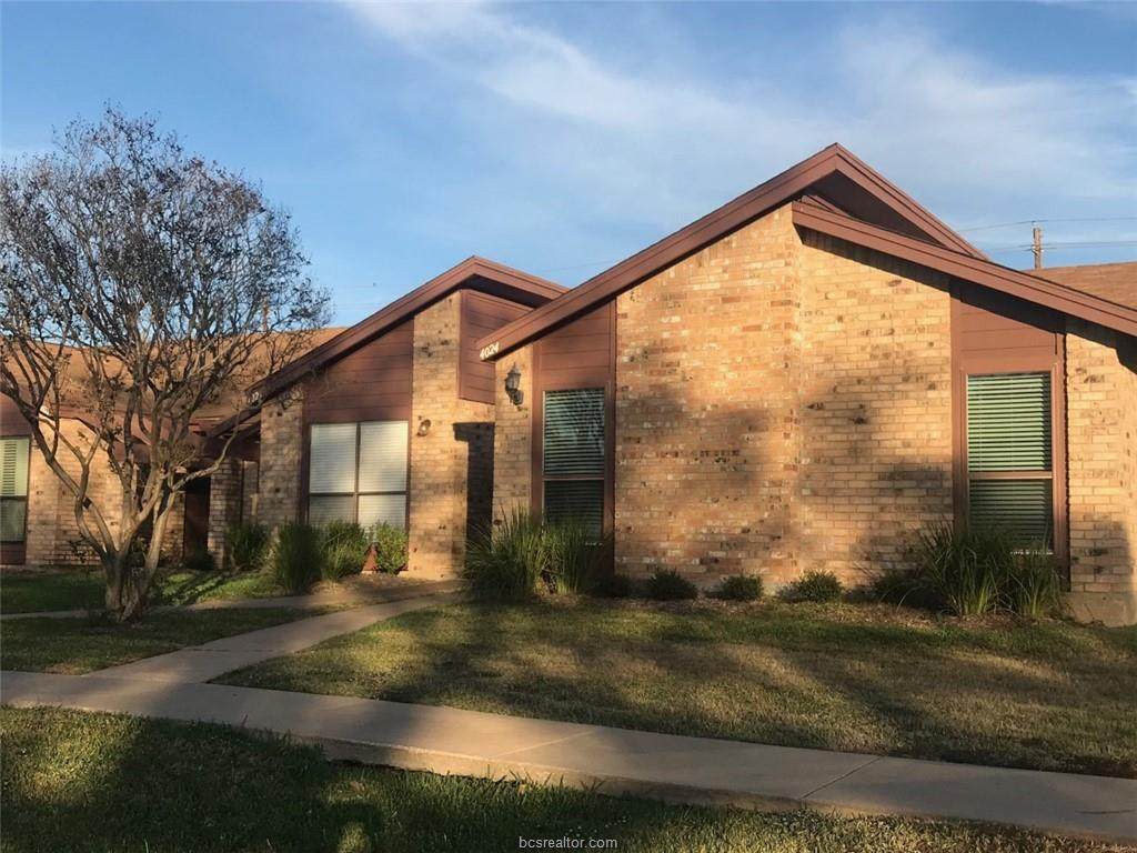 4024 Woodcrest Drive - Photo 1