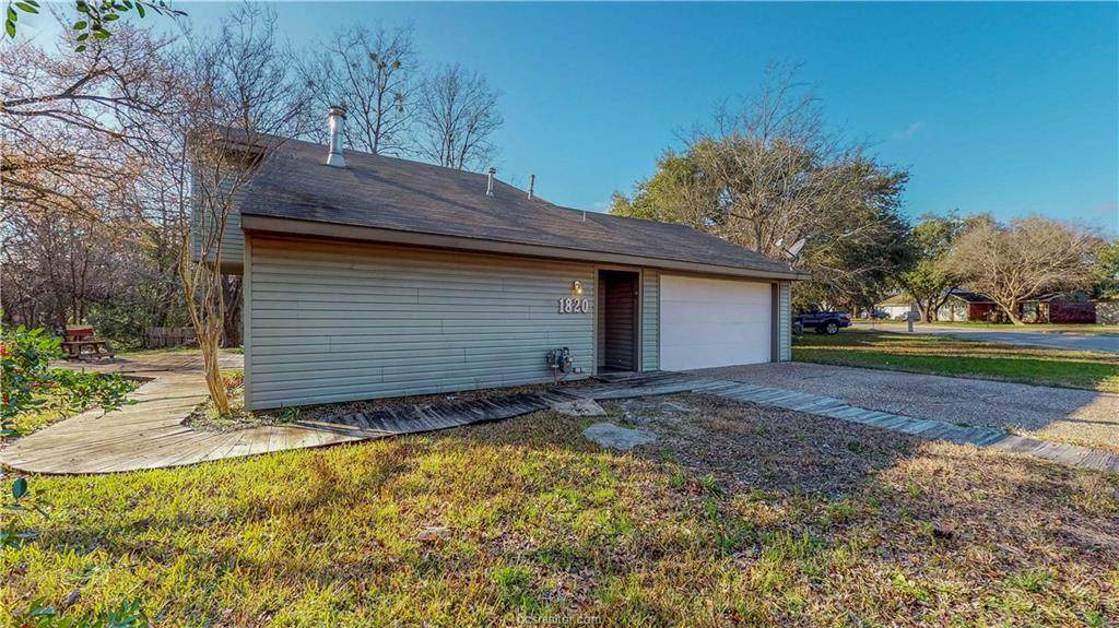 1820 Langford Street - Photo 1